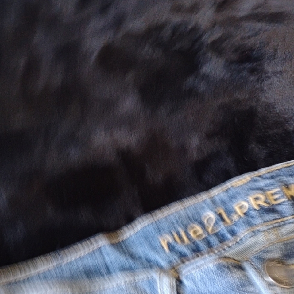 Blue Skinny Jeans with Distressed Detailing